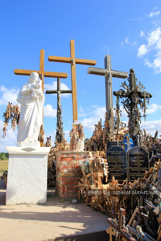 【波羅的海】立陶宛Siauliai。十字架山（The Hill of Crosses，Kryžių kalnas）：世界僅有、獨一無二的歷史見證地