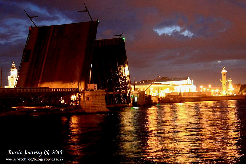 ［Russia］聖彼得堡。半夜涅瓦河畔看開橋