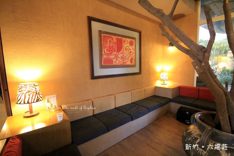 新竹親子飯店推薦-關西六福莊生態渡假旅館 與動物親密接觸 長頸鹿就在窗戶外