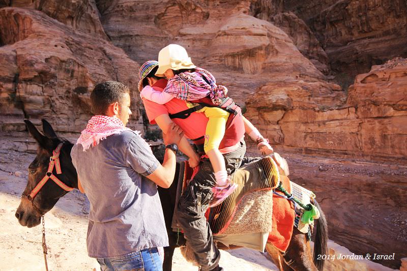 約旦旅遊》夢幻玫瑰城佩特拉古城Petra。寶藏庫Treasury騎驢記