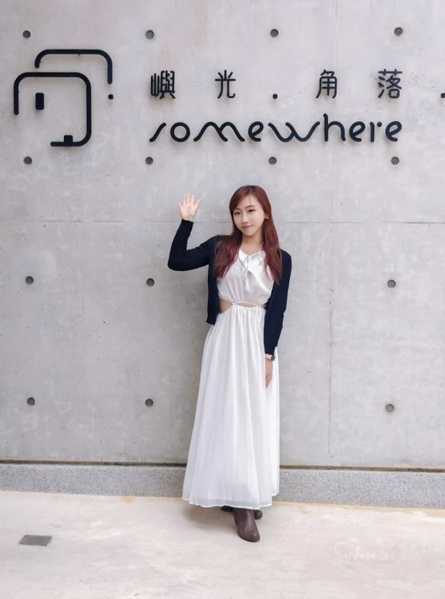 從去年底一直破病到現在，
出門晃晃轉個運，

命理老師說我今年缺「水」，
可以多往有水的地方走走，
看來澎湖就是個放空的好選擇！

這間「嶼光。角落」
有我最愛的清靜好視野，
極簡清水模的建築超美，
躺床上及泡澡都能看到無敵海景，
超療癒，
瞬間就被充飽電了！❤️

大家出遊找住宿，
喜歡甚麼樣的民宿呢？

採光超好的海景民宿：
Somewhere Guesthouse 嶼光。角落
@somewhere_guesthouse 

#somewhereguesthouse #嶼光 #嶼光角落 #澎湖住宿 #澎湖民宿 #澎湖自由行 #澎湖花火節 #澎湖旅遊 #澎湖